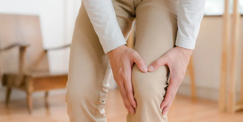 Patient consulting with a pain management doctor about chronic pain treatment in Portsmouth, NH